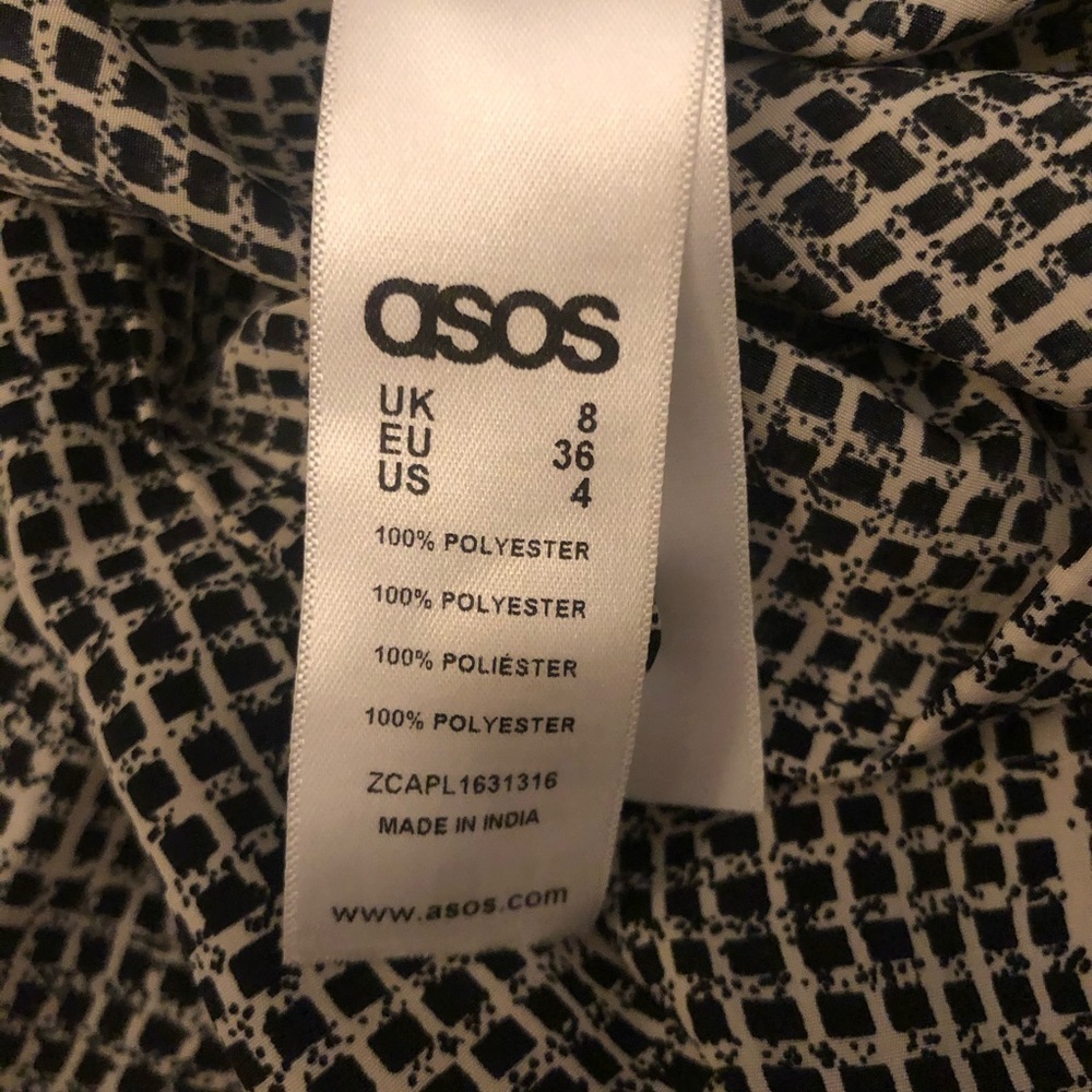 Asos open back ruffled romper long sleeve - Picture 4 of 4